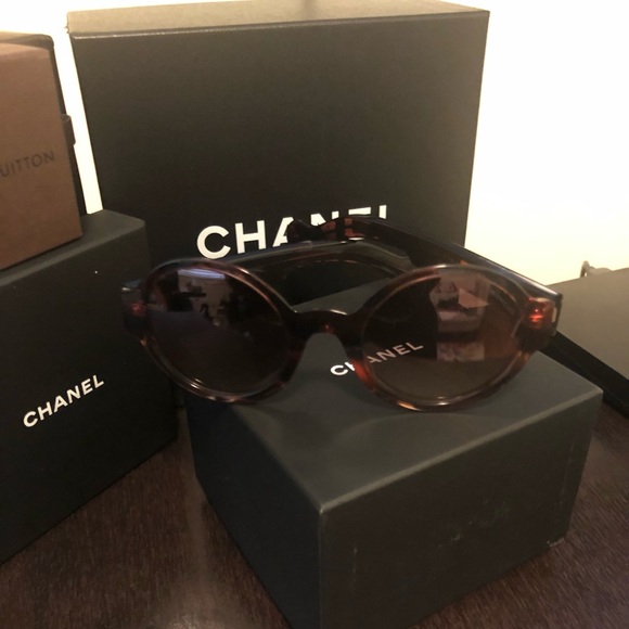 Authentic Moncler Sunglasses - Picture 7 of 8